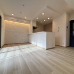 鮮やかなブルーに包まれる。光と風が抜ける「西海岸スタイル」